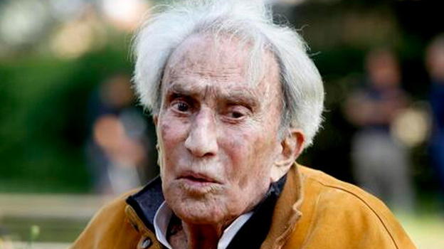 Emilio Fede assente al funerale di Berlusconi: “Colpa del mio autista, va arrestato”