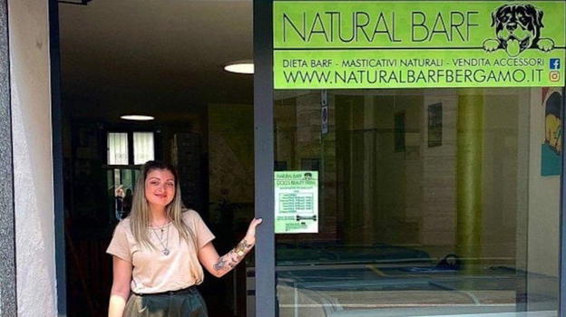 Melissa realizza il sogno dopo la scomparsa del suo fidanzato: "Aprire un negozio di animali era il nostro sogno"