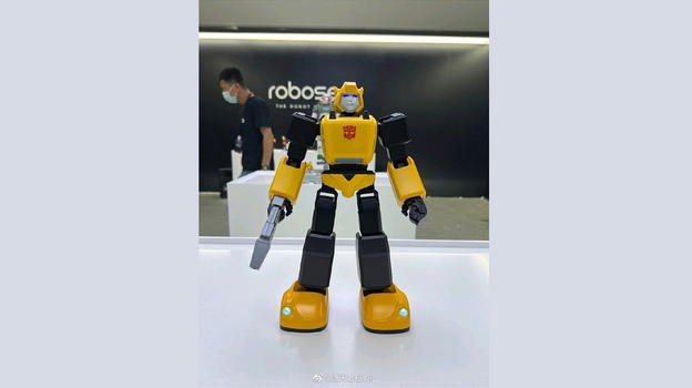 Bumblebee, il robot interattivo e programmabile di Hasbro e Robosen