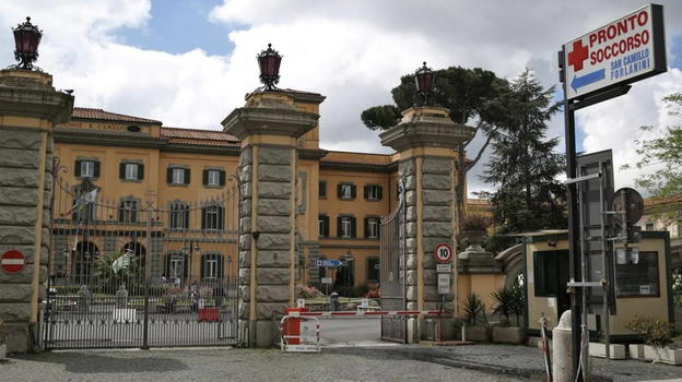 Neonato operato e salvato al San Camillo: nato prematuro e senza esofago