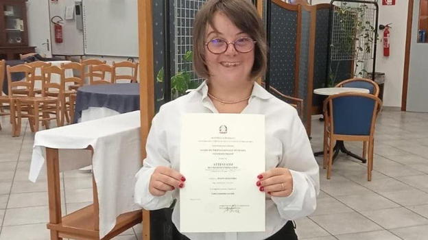 Eleonora Buono, affetta da Sindrome di Down, a 19 anni si diploma con 100 e lode