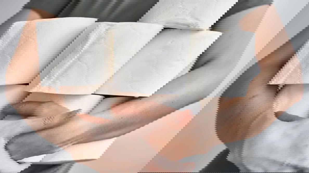 Ossessionata dalla carta igienica ne mangia circa 2 rotoli al giorno