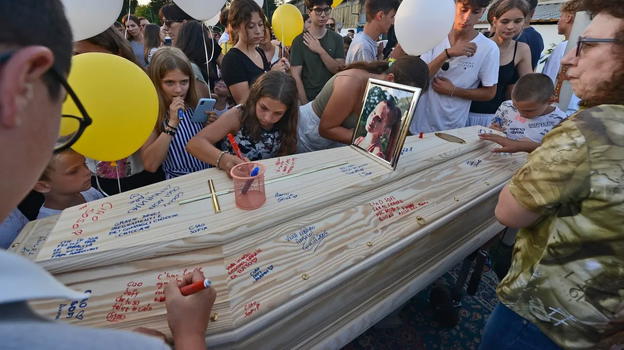 Sofia, ragazza scomparsa a soli 16 anni per un male. La mamma Lucia: "I suoi funerali siano una festa in suo ricordo"