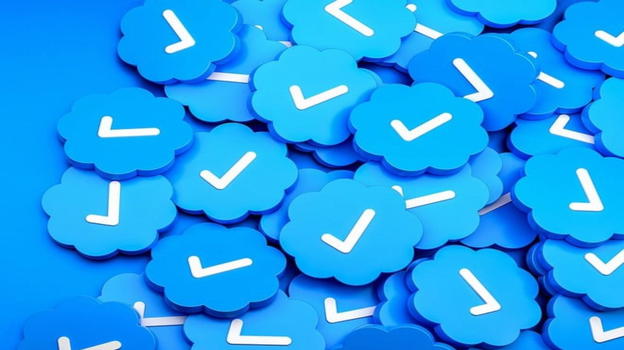 Twitter Blue lancia il download dei video: opportunità o rischio?