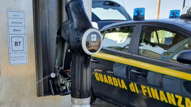 Pescara, si rifiuta di esporre il prezzo medio dei carburanti: 4mila euro di multa a un distributore