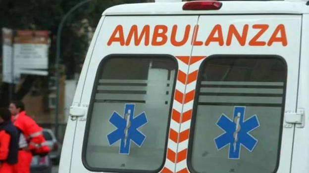 Bacoli, ragazzo 24enne si lancia dal terzo piano. La madre: "Veniva bullizzato, non ha mai trovato un vero amico"