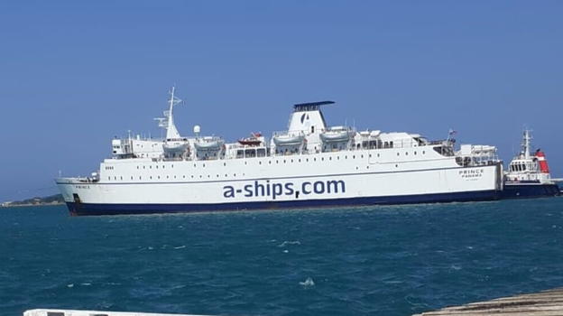 Guasto al traghetto per l’Albania fuori dal porto di Brindisi