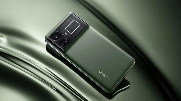 Realme GT5, il top di gamma con Snapdragon 8 Gen 2 e ricarica da 240 W: caratteristiche e prezzi