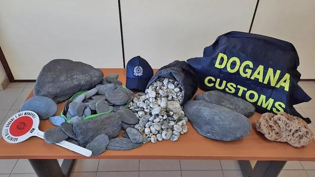 Sardegna, francese ruba 41 kg di ciottoli da una spiaggia protetta
