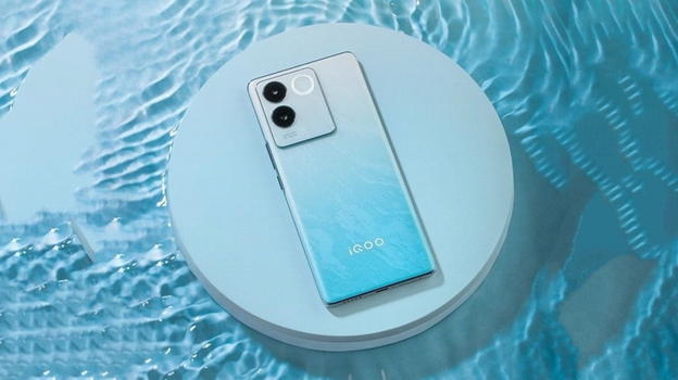 iQOO Z7 Pro: il nuovo smartphone curvo che sfida i top di gamma