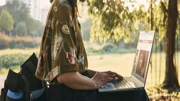 HP Pavilion Plus 16: il primo notebook con schermo OLED da 16 pollici