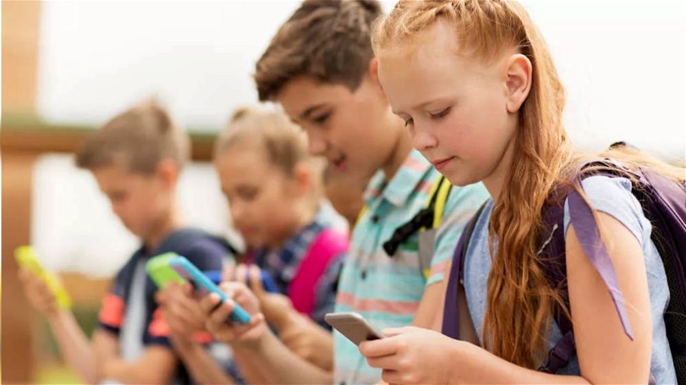 L’eccessivo utilizzo dello smartphone riduce le capacità di apprendimento dei bambini a scuola