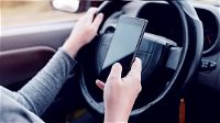 Approvato il nuovo codice della strada che prevede sanzioni più severe per chi utilizza il cellulare mentre è alla guida