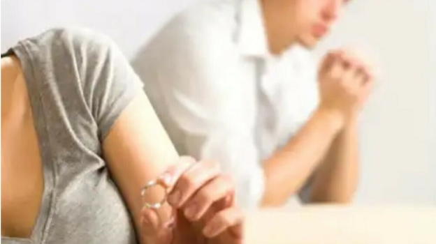 Marito troppo distratto e solitario, la separazione dalla moglie è più salata: "Relazione priva di affetto e intimità"