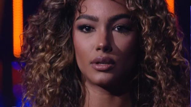 GF, le lacrime di Samira Lui: "Non ho mai conosciuto mio padre"