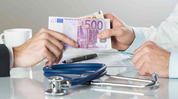 La visita pubblica è tra due anni, ma se il paziente paga c’è posto domani