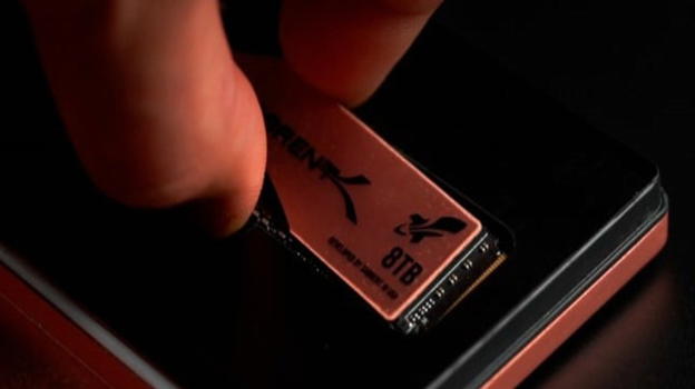 Sabrent lancia SSD da 8TB con dissipatore di calore per PS5