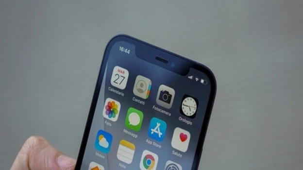 iPhone 12, Apple invia l’aggiornamento per abbassare il SAR in Francia