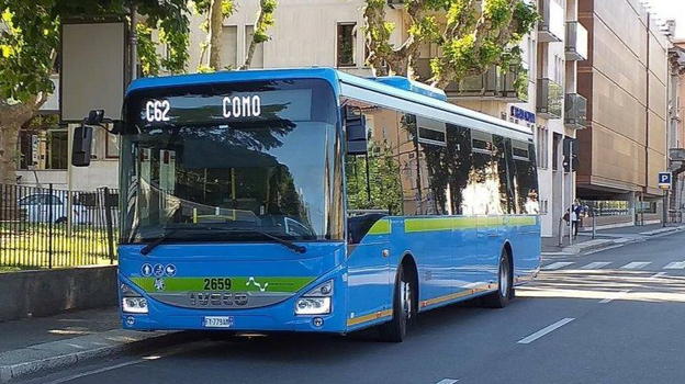 Como, l’autista di un autobus dell’Asf ha bloccato il mezzo e ha fatto scendere i passeggeri