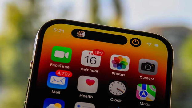 Spegnimenti notturni su iPhone: un bug di iOS 17.0.3?