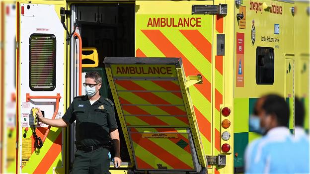Si sveglia in ospedale dopo essere stato dichiarato deceduto: l’agenzia di ambulanze si scusa