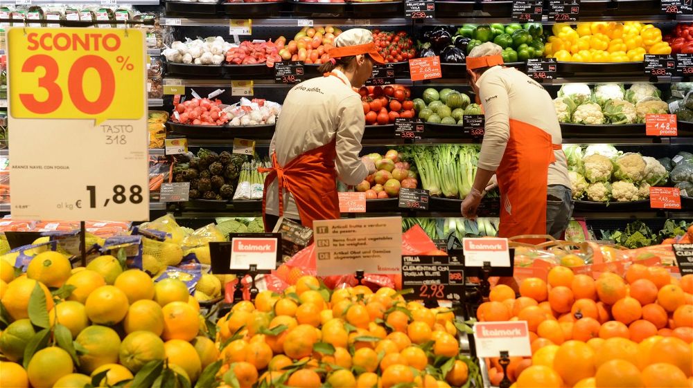Calano gli acquisti di frutta e verdura: ai minimi storici da inizio secolo