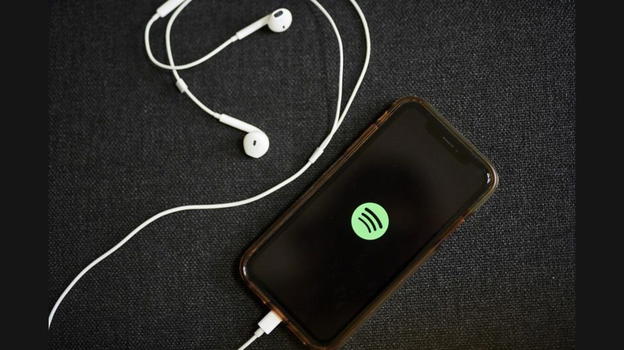 Spotify cambia le regole del gioco: le nuove royalty a favore degli artisti “legittimi”