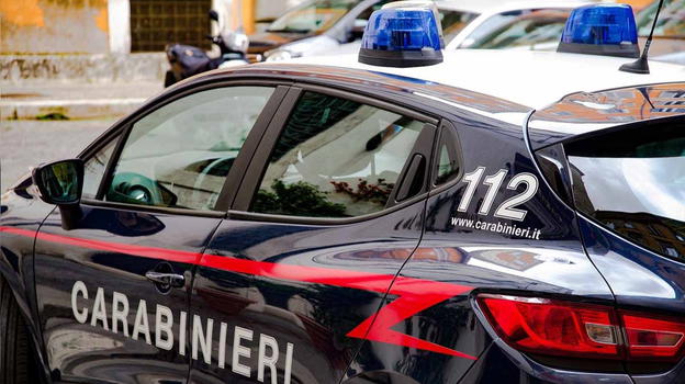 Venezia, ladri vestiti da ninja presi a colpi di badile dal padrone di casa