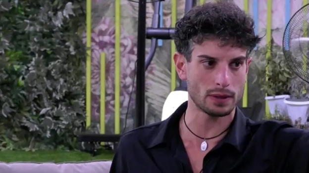 GF, Giuseppe Garibaldi attacca Beatrice Luzzi: "È solo una cretina"