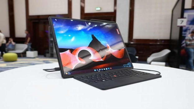 Lenovo ThinkPad X1 Fold: il primo laptop pieghevole al mondo arriva in Italia