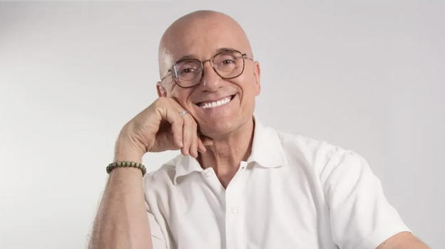 L’intervista di Alfonso Signorini: "Amavo le donne, ma sono stato tradito. Il primo uomo? A Cuba"