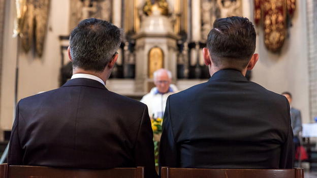 In Quale Religione I Preti Si Possono Sposare I preti che "sposano" gli omosessuali in chiesa