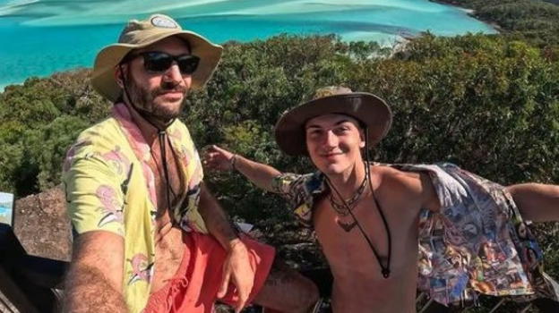 Morso da uno squalo in Australia, l’amico che ha salvato Matteo: “Così ho evitato il peggio”