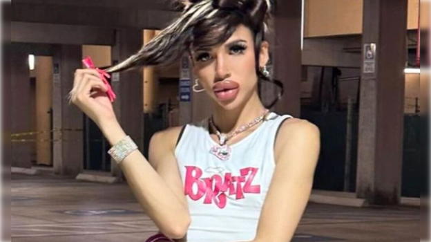 Modella omosessuale spende 90mila euro per diventare come le bambole Bratz