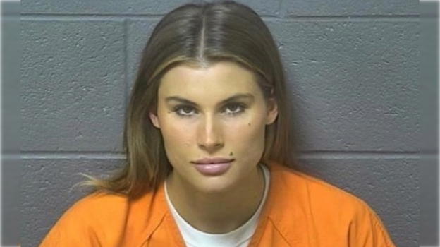Veronica, arrestata per guida pericolosa, è la detenuta più affascinante del mondo