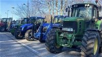 Protesta di agricoltori, oltre 50 trattori davanti al casello dell’A25 di Sulmona