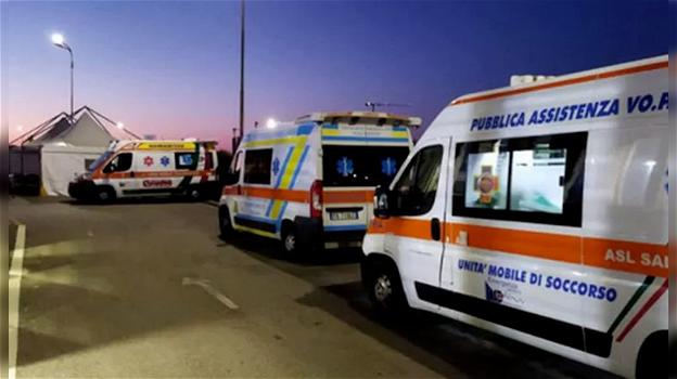 Salerno, caos al pronto soccorso del Ruggi d’Aragona, ambulanze in fila per ore