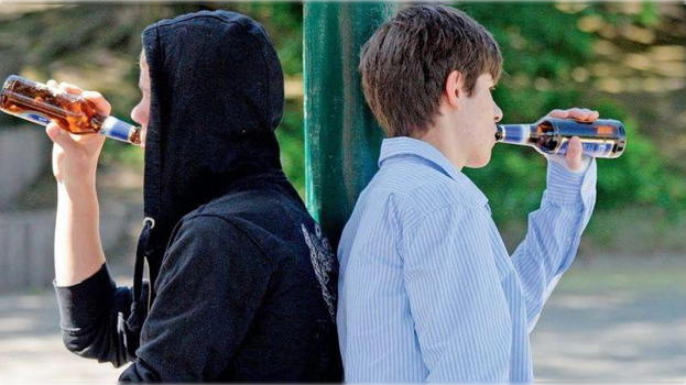 Distributore di superalcolici vicino alla scuola e all’oratorio, birra e grappa a tutte le ore