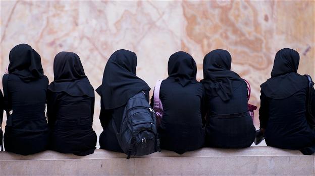 Controllo capillare: l’Iran rafforza le norme sull’uso obbligatorio del hijab
