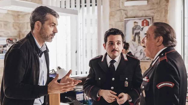Il dottor Fanti e il maresciallo Cecchini svelano l’imminente ritorno di Don Matteo