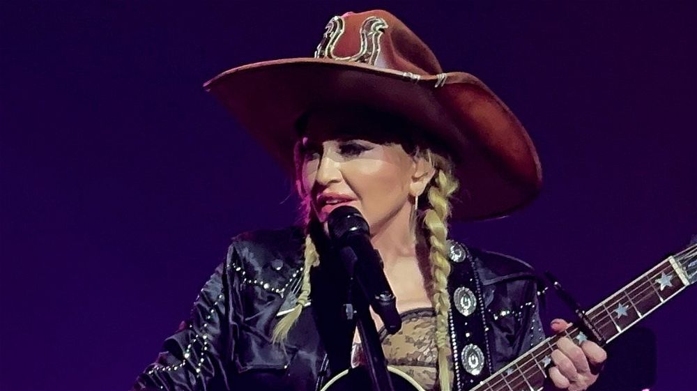 Madonna rimprovera un fan che non si è alzato al concerto, ma è sulla sedia a rotelle