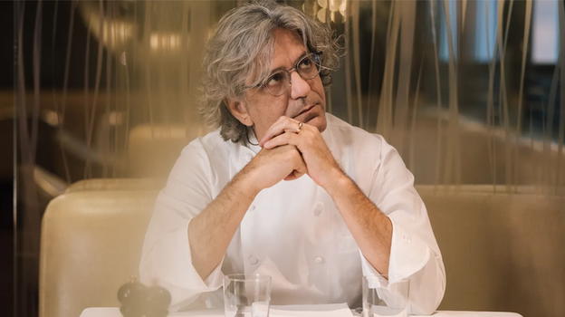 Chef denuncia punizioni e insulti nel ristorante di Giorgio Locatelli: "Ho perso 20 kg per lo stress"