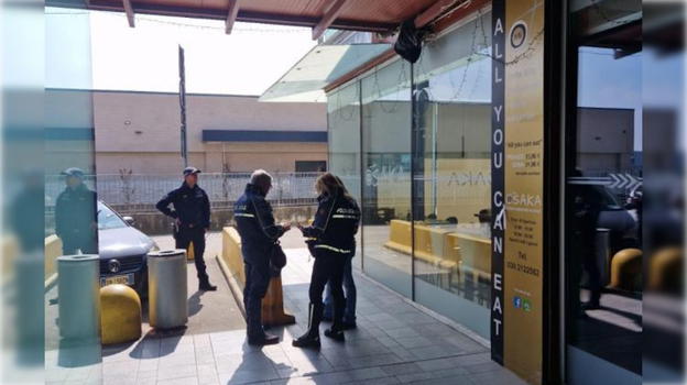 Chiuso ristorante sushi per presenza di scarafaggi: multa di 10.000 euro