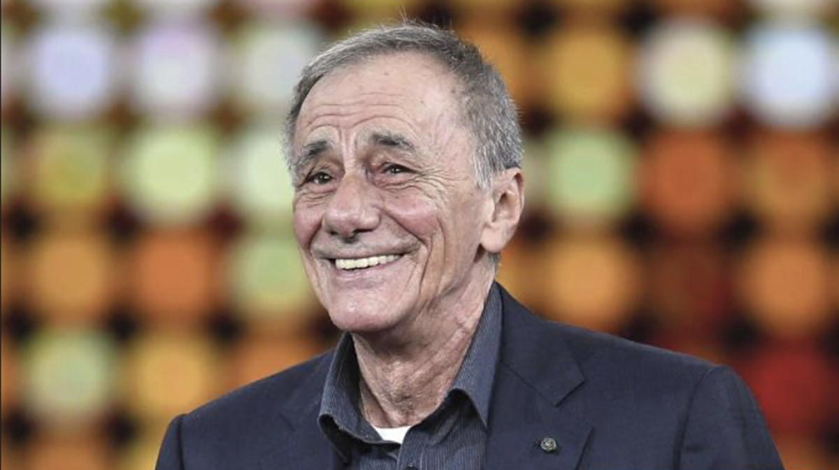 Roberto Vecchioni dichiara: "Un rimpianto? Aver messo la mia vita davanti a quella di mio figlio"