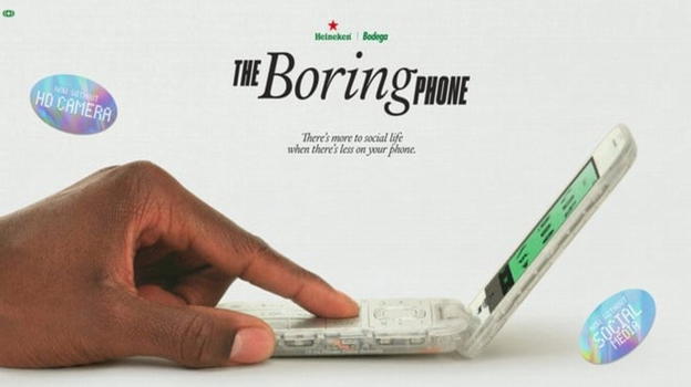 Boring Phone di Heineken: una sfida alla dipendenza dai social media