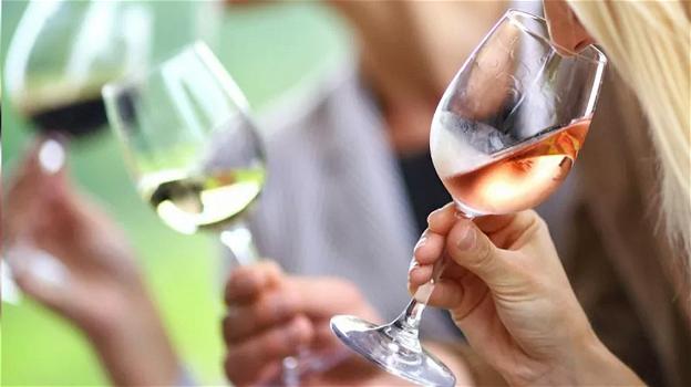 Tutti pazzi per il vino senza alcol, ma in Italia non si può produrre