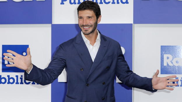 Stefano De Martino sostituisce Amadeus, il passaggio è ufficiale
