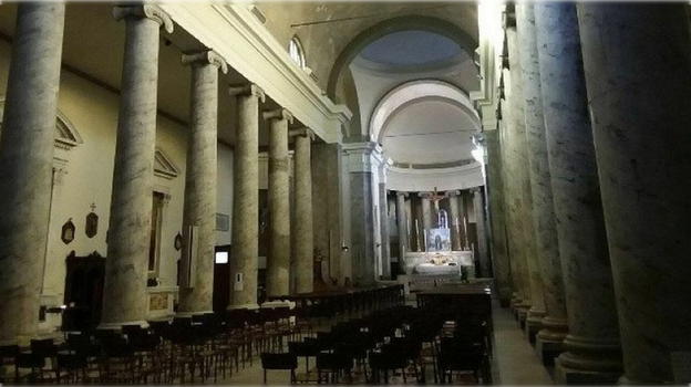 Hanno un rapporto intimo in chiesa poco prima della messa: denunciati