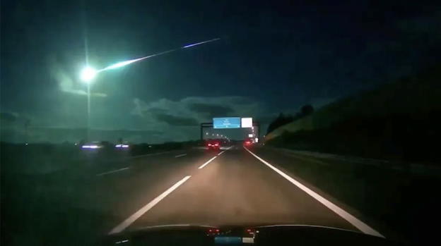 Una grande meteora ha illuminato di blu il cielo del Portogallo