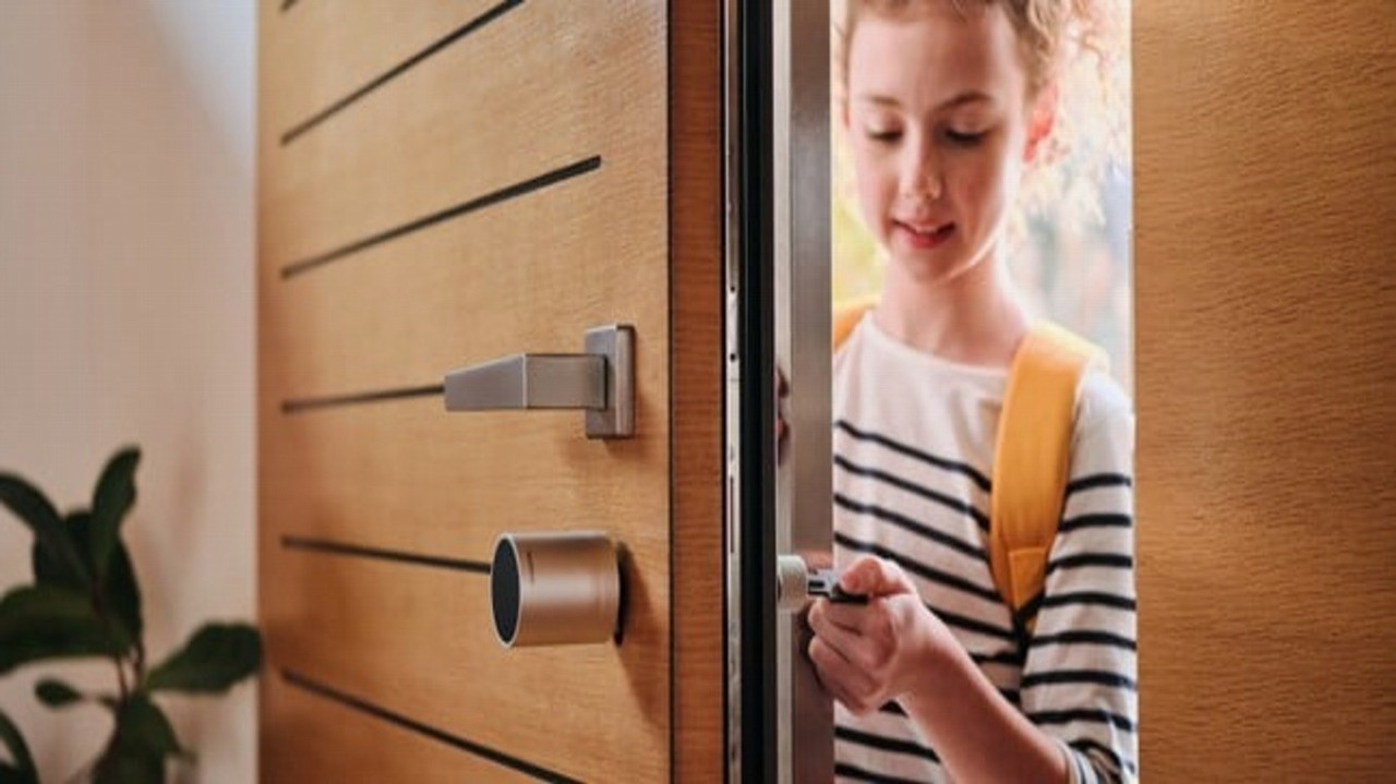 Caratteri Maschili Che Acquistano Spuntini Da Distributori Automatici Illustrazione Isometrica Piatta Vettoriale Macchina Image200134545 - Foto 9